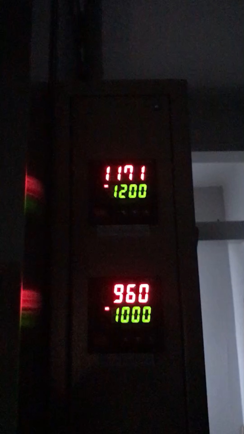 จอแสดงอุณหภูมิห้องเผา 1,171 และ 960 องศา